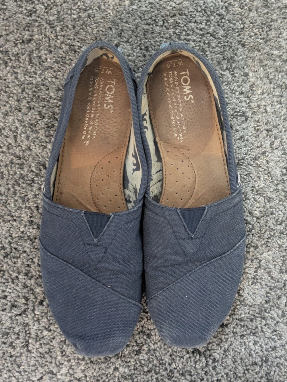 Toms navy canvas slip-on flats